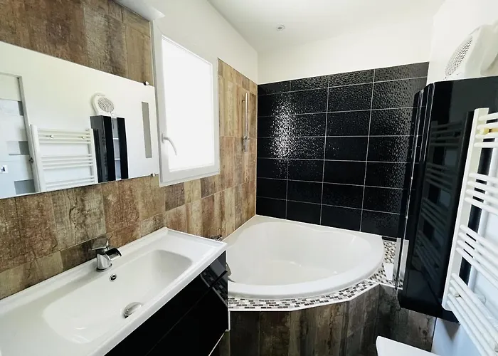 Maison 3 Chambres, Jardin Clos, A Proximite, Bien Equipe, Wifi, Parking - Fr-1-197-535 펜션 *